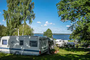 Ronneby Havscamping - Wohnmobil- und Wohnwagenstellplätze im Schatten der Bäume