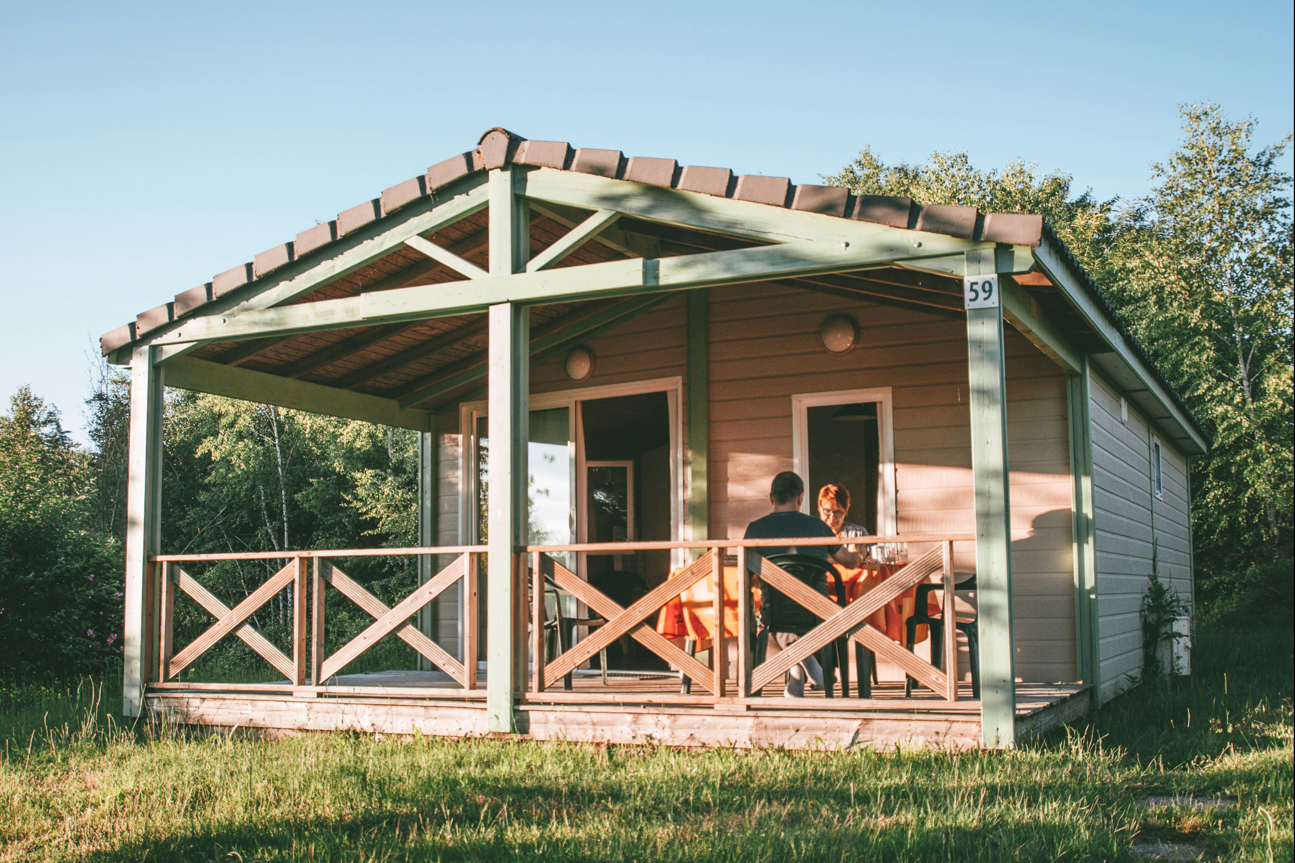 Résidence de tourisme Les Hameaux de Miel  - Mobilheim mit Terrasse auf dem Campingplatz