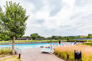 Résidence Valkenburg - Freibad auf dem Campingplatz