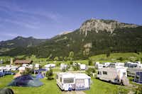 Rubi-Camp -   Wohnwagen- und Zeltstellplatz mit Blick auf Berge 