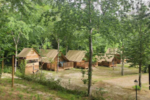 Saecula Natural Village Experience - Glamping-Zelte auf dem Campingplatz