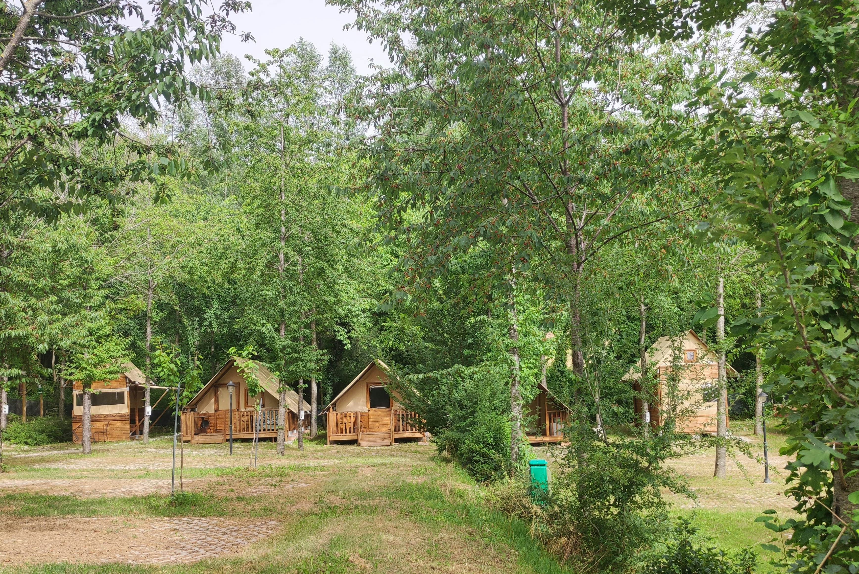 Saecula Natural Village Experience - Glamping-Zelte auf dem Campingplatz