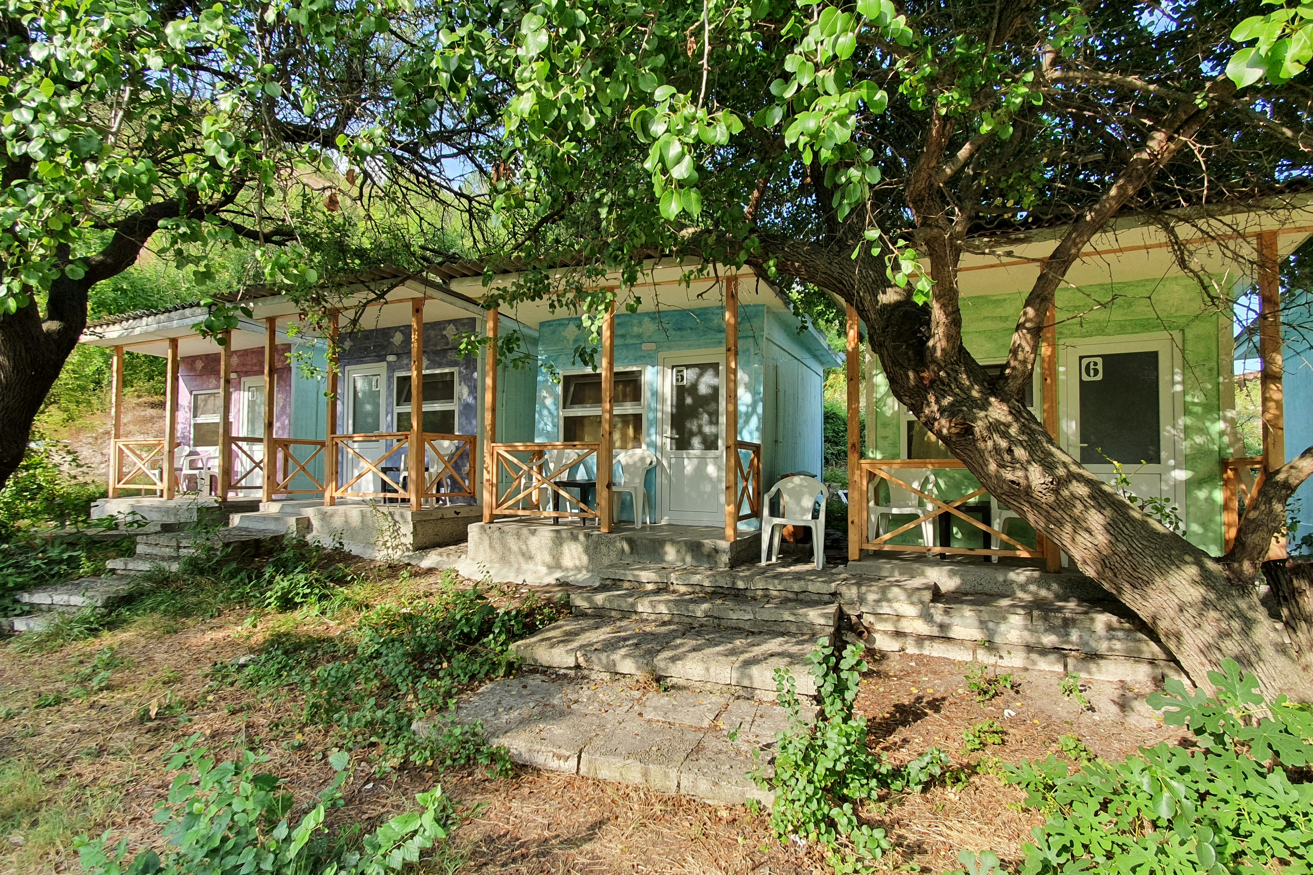 Saint George Resort - Mobilheime mit Terrasse im Schatten der Bäume