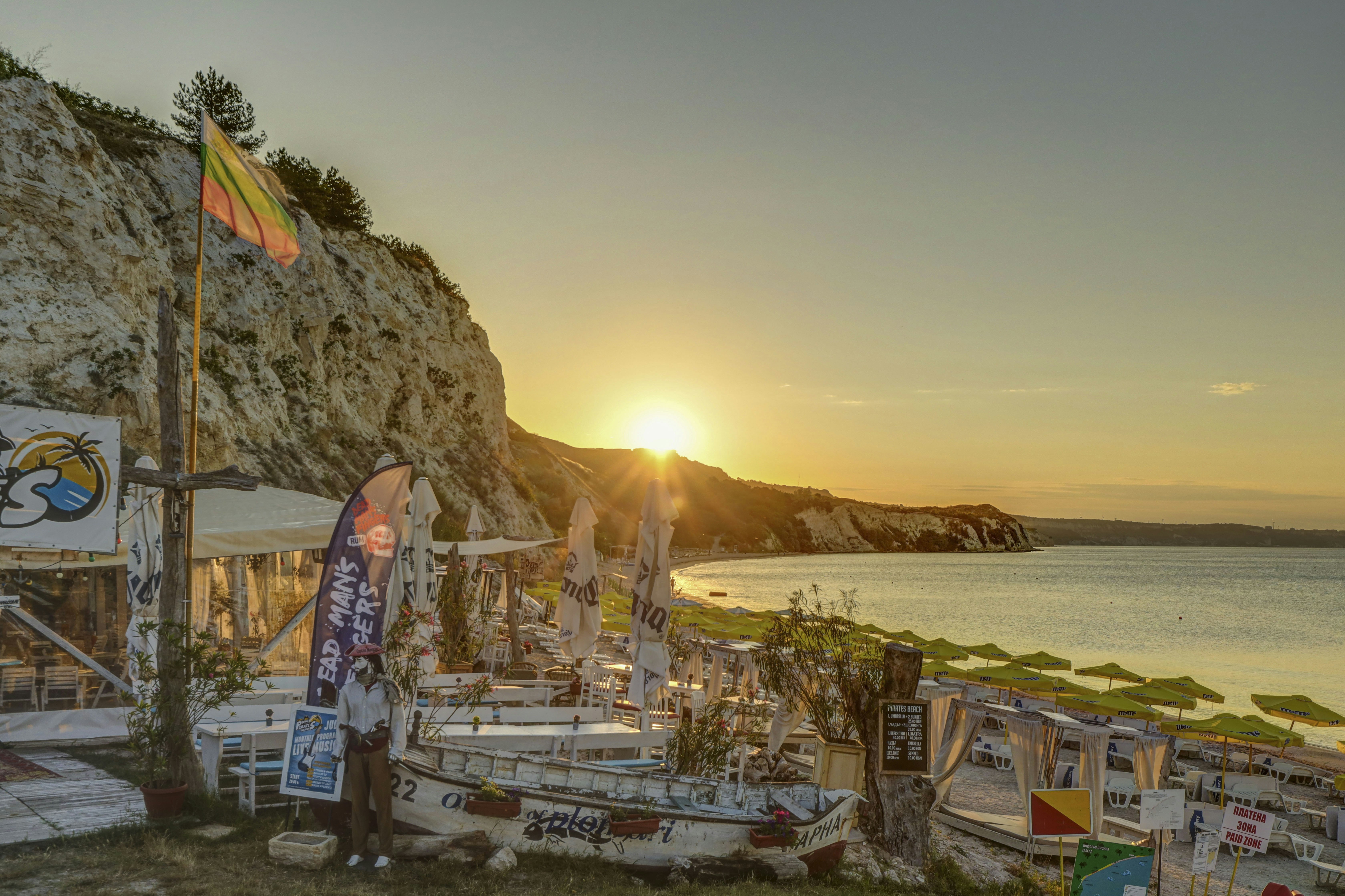 Saint George Resort - Restaurant mit Terrasse und Blick auf den Strand