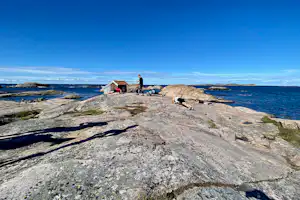 SweCamp Saltviks Camping Saltviks Stugby & Camping - Blick auf die Felsenküste am Campingplatz