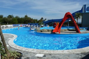 Sannes Familiecamping - Campingplatz mit Pool,Wasserrutsche, Liegestühlen und Sonnenschirmen