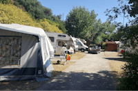 Santanna Beach Camping & Resort - Wohnmobil- und  Wohnwagenstellplätze auf der Wiese auf dem Campingplatz