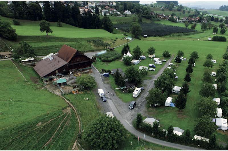 Erlebnisbauernhof Gerbe - Übersicht auf das gesamte Campingplatz Gelände    