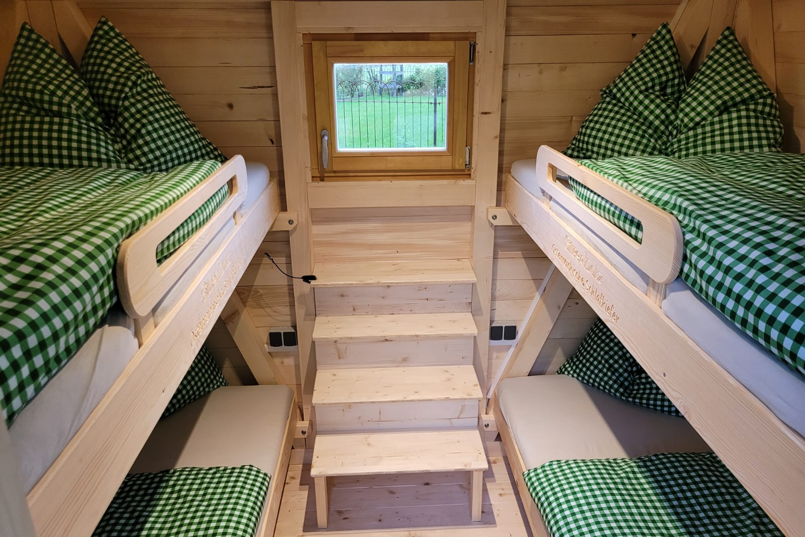 Schitterhof Camping - Schlafraum im Miet-Chalet 