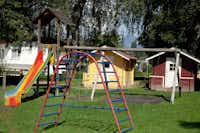 Schloss Camping Aschach - Kinderspielplatz mit Rutsche, Schaukeln und Klettergerüst