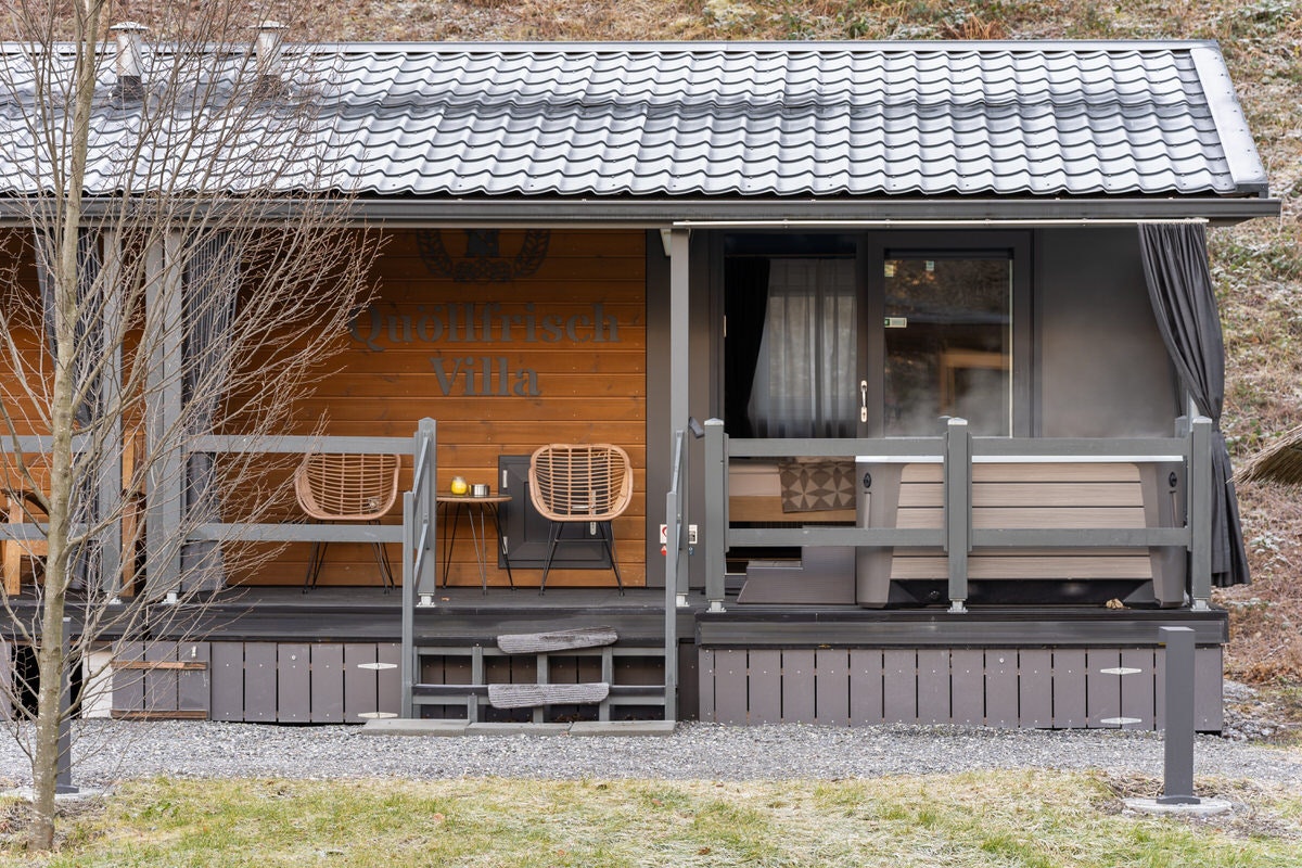 Schloss Ragaz  - Mobilheim mit Terrasse auf dem Campingplatz