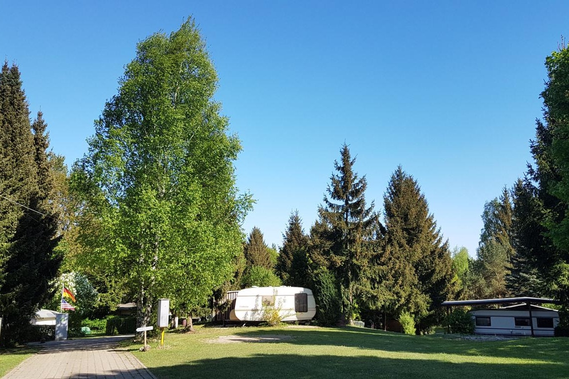 Schlosscamping Kleinziegenfeld - Standplätze im Grünen