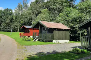 Sdr. Felding Camping og Hytteby ApS - Blick auf die Mietunterkünfte auf dem Campingplatz