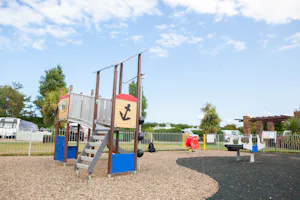 Searles Leisure Resort - Campingplatz mit Kinderspielplatz --