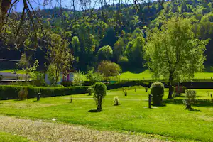 See-Camping Mentl - Komfortstellplätze im Grünen