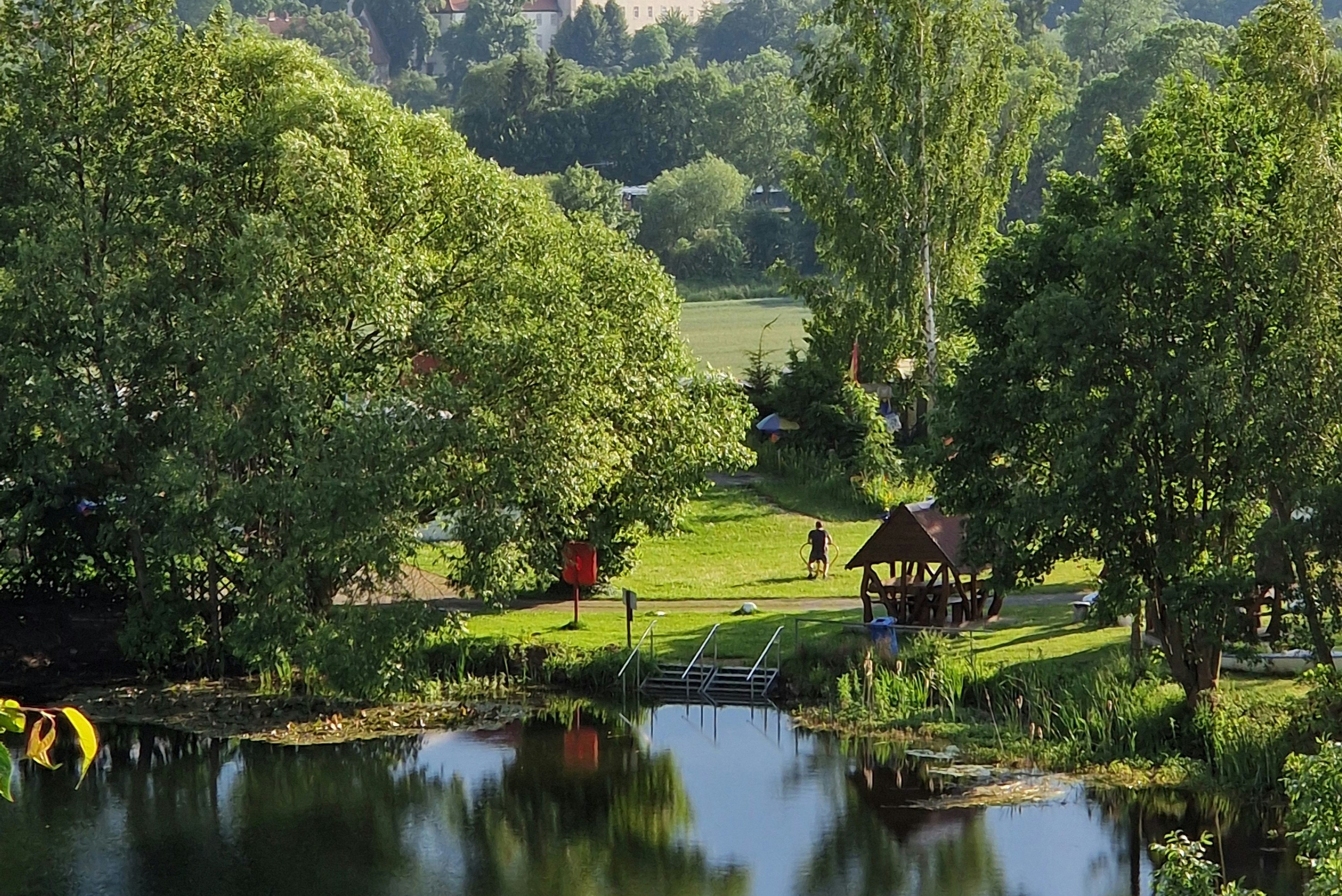 Seecamp Derneburg - Blick auf den See am Campingplatz