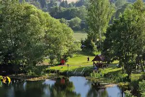 Seecamp Derneburg - Blick auf den See am Campingplatz