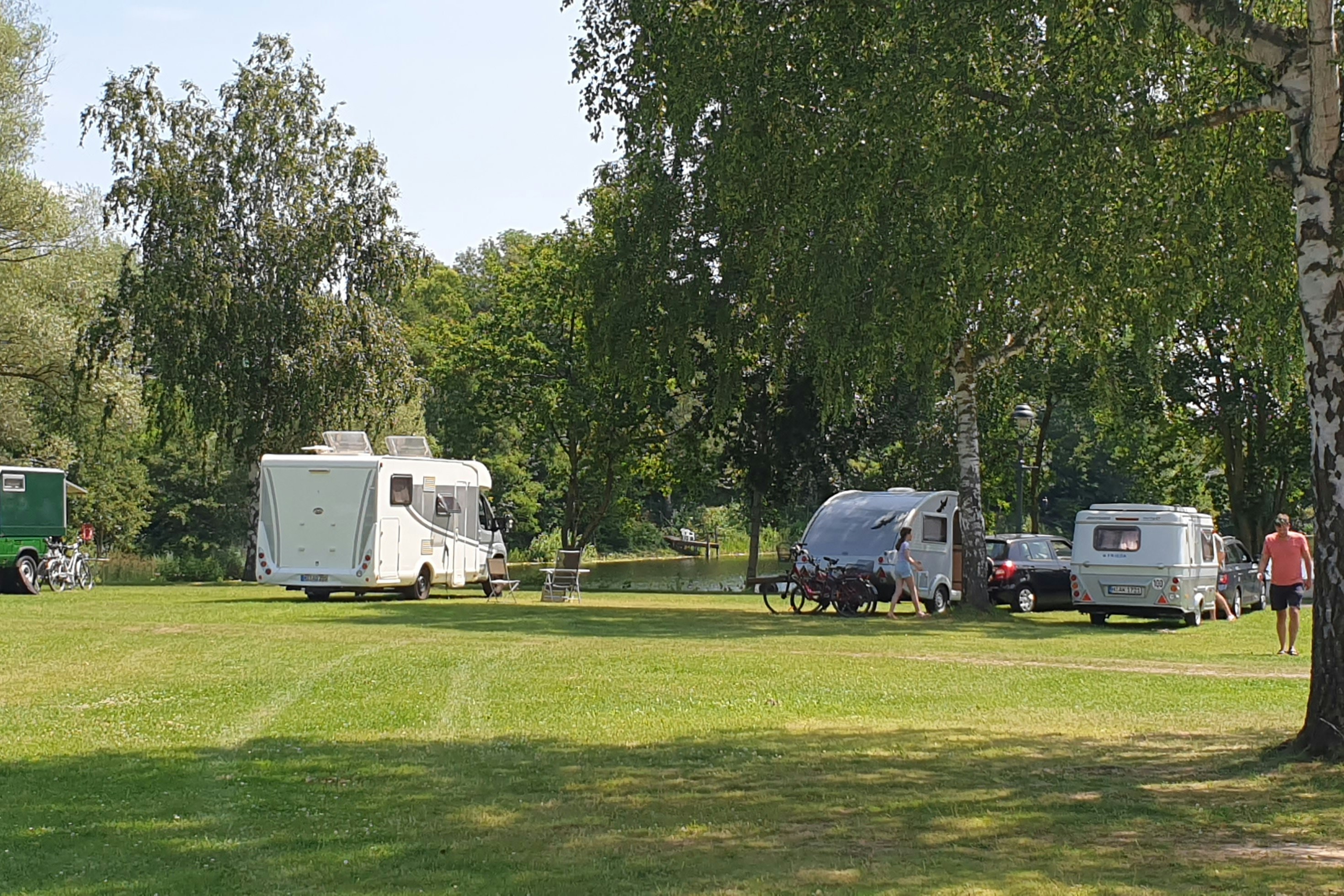 Seecamp Derneburg - Standplatzwiese auf dem Campingplatz