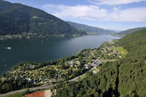 Seecamping Berghof - Blick auf das Campinggelände am See Luftaufnahme