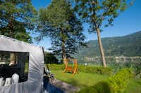 Seecamping Berghof - Premium Wohnwagenstellplatz mit Blick auf See