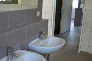 See-Areal Steindorf Seecamping Laggner - Sanitärbereich des Campingplatzes