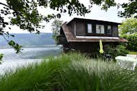 Seecamping Nagele - Haus mit Terrasse direkt am See