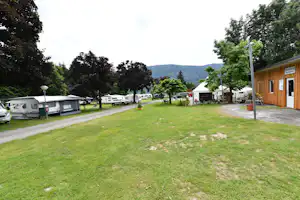 Seecamping Nagele - Wohnmobil- und Wohnwagenstellplätze auf der Wiese