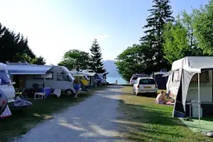 Seecamping Primus - Der Wohnwagen- und Zeltstellplatz mit dem Wolfgangsee im Hintergrund