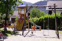 Seecamping Primus - Kinderspielplatz mit Kletterburg und Schaukeln 