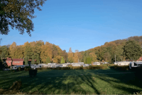 Seecamping Weisser Brunnen  -  Stellplatz vom Campingplatz auf grüner Wiese