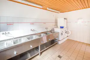Seecamping Weisser Brunnen - Spülbereich und Waschmaschinen auf dem Campingplatz