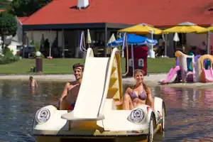 Seecampingpark - Tretboot auf dem See vo dem Campingplatz