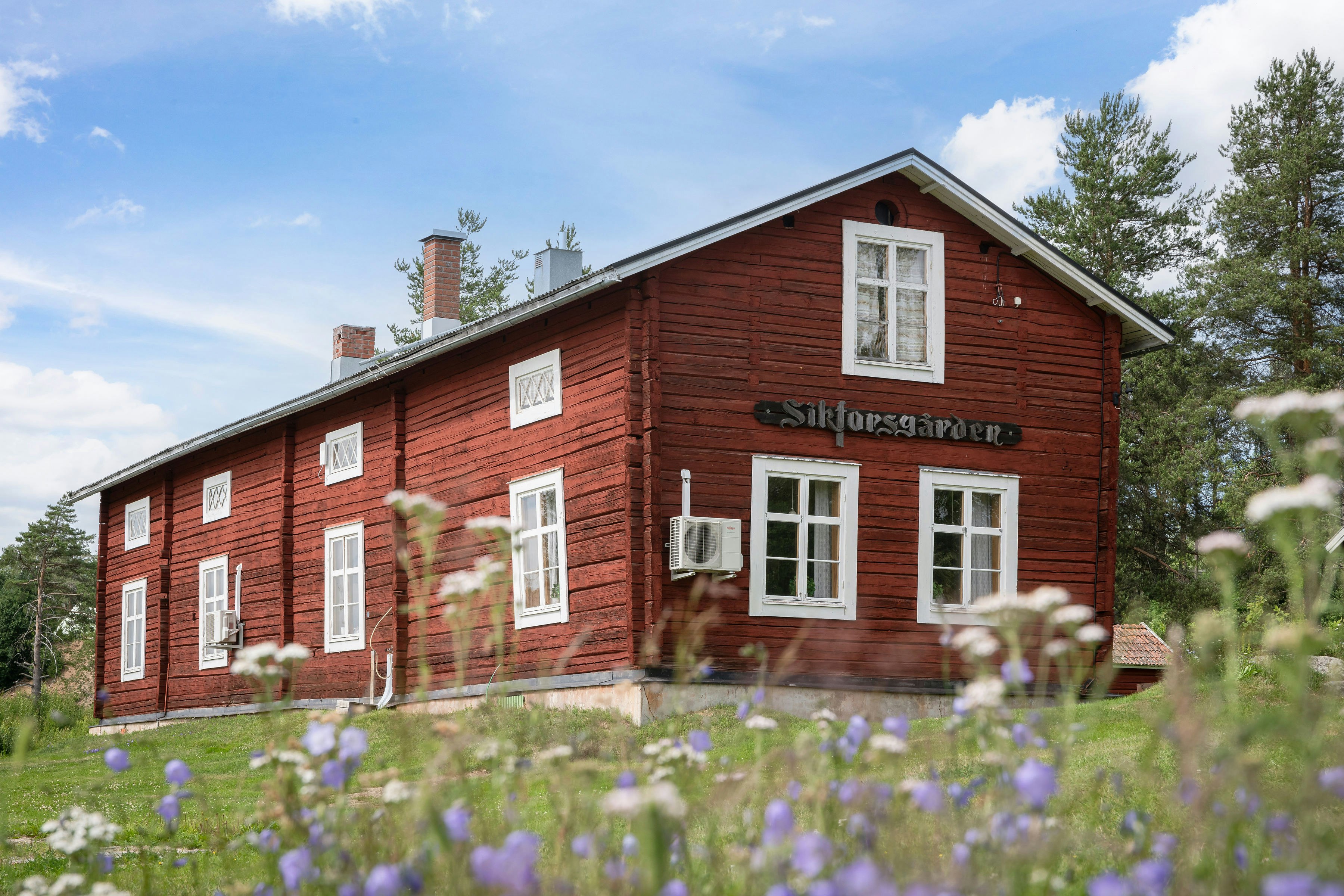 Sikfors konferens & Fritidsby - Gebäude auf dem Campingplatz