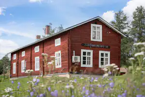 Sikfors konferens & Fritidsby - Gebäude auf dem Campingplatz
