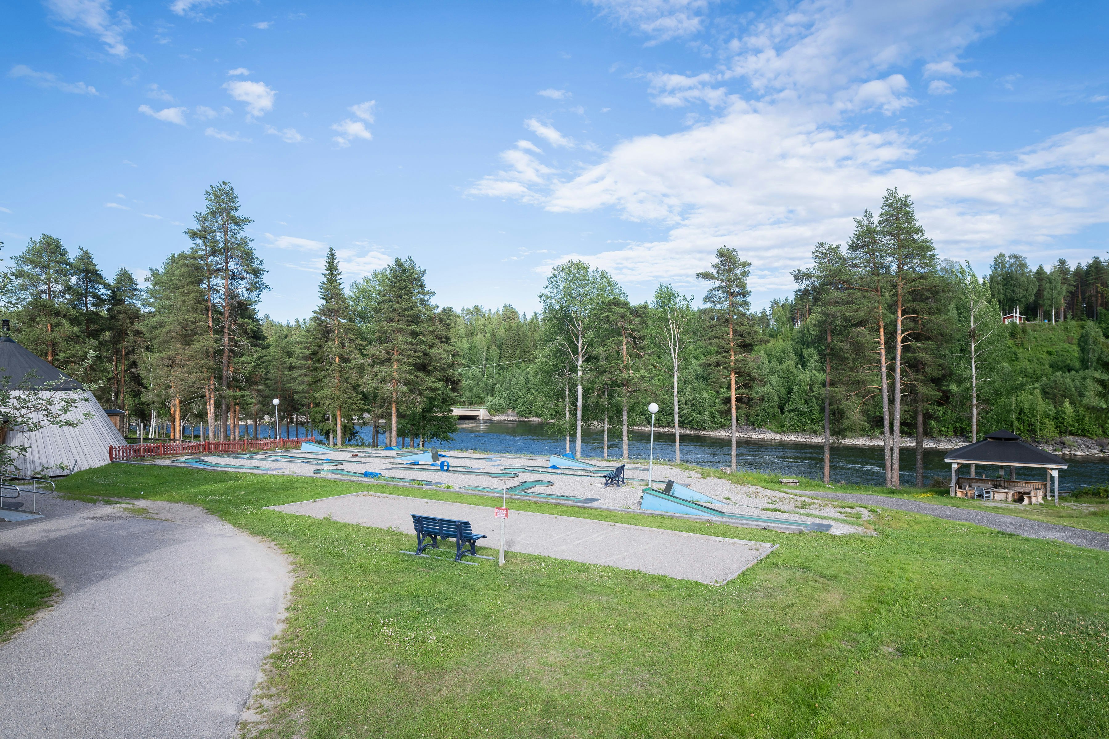 Sikfors konferens & Fritidsby - Minigolf auf dem Campingplatz
