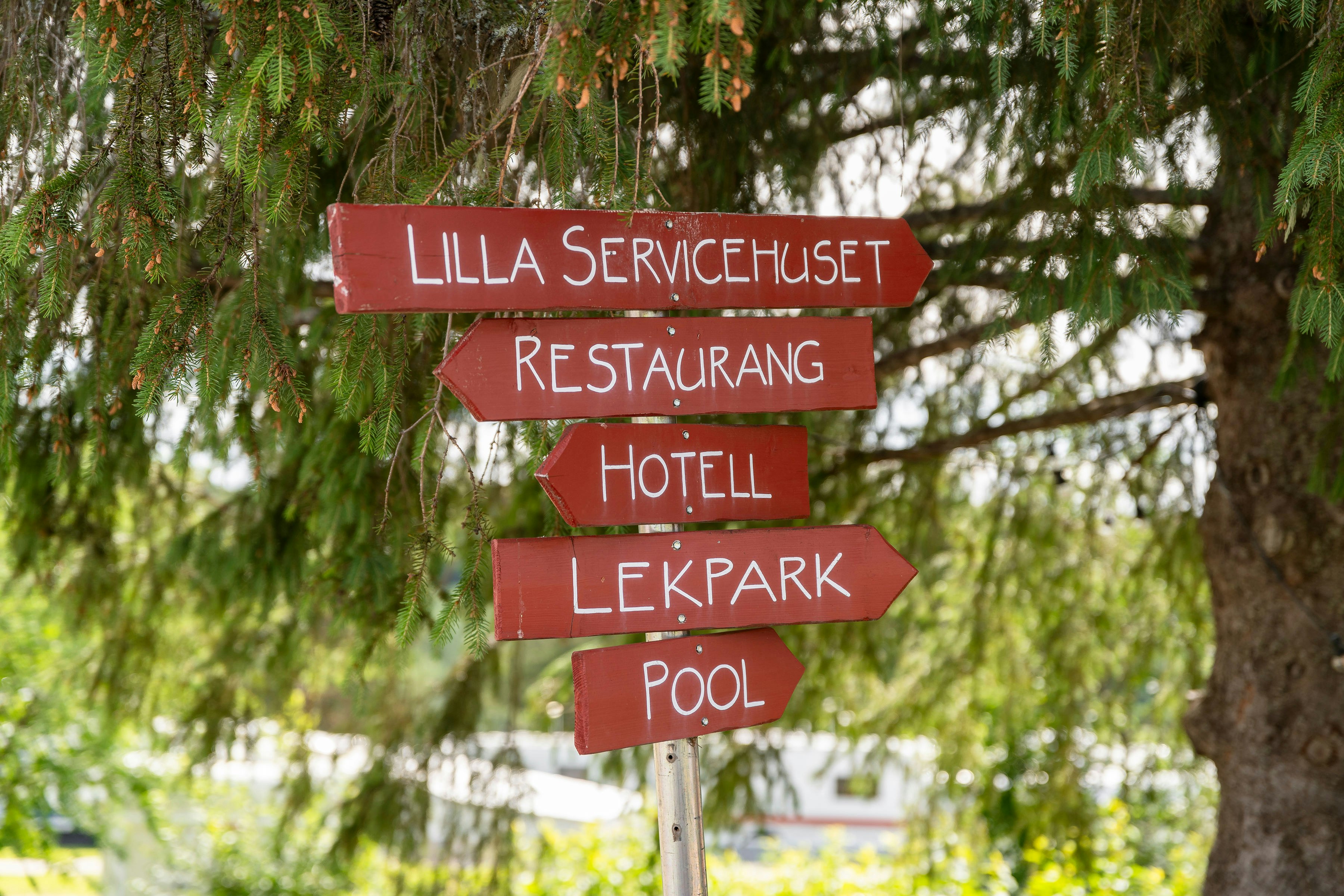 Sikfors konferens & Fritidsby - Wegweiser auf dem Campingplatz