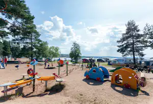 First Camp Siljansbadet – Rättvik Siljansbadets Camping - Kinderspielplatz auf dem Campingplatz