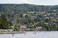 First Camp Siljansbadet – Rättvik  Siljansbadets Camping - Blick auf den Campingplatz am Wasser