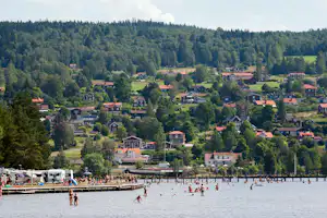 First Camp Siljansbadet – Rättvik Siljansbadets Camping - Blick auf den Campingplatz am Wasser