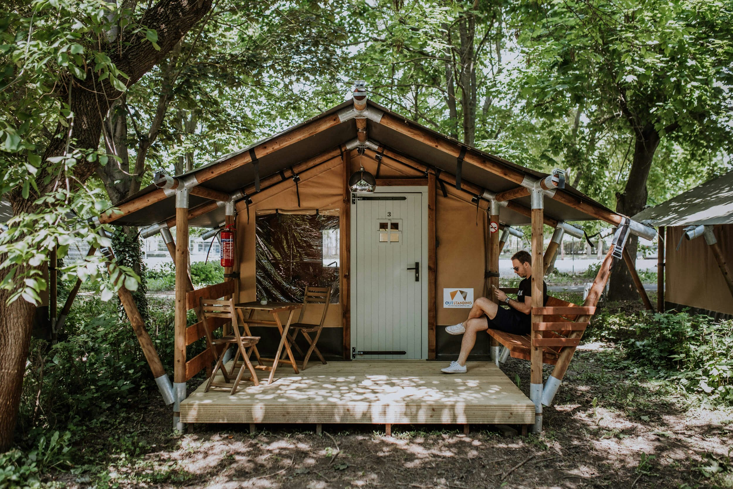 Siócamping - Glamping-Zelt mit Terrasse auf dem Campingplatz
