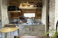 Sites et Paysages Camping La Roche d'Ully - Küche in einem Mobilheim