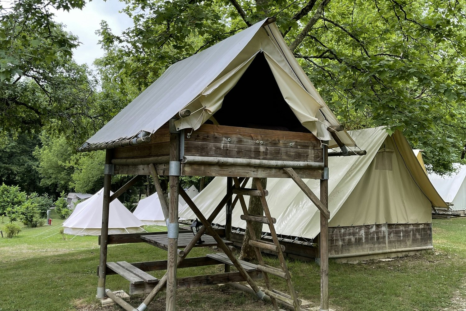 Camping Saint-Louis Sites et Paysages Camping Saint-Louis - Glamping-Zelte auf dem Campingplatz