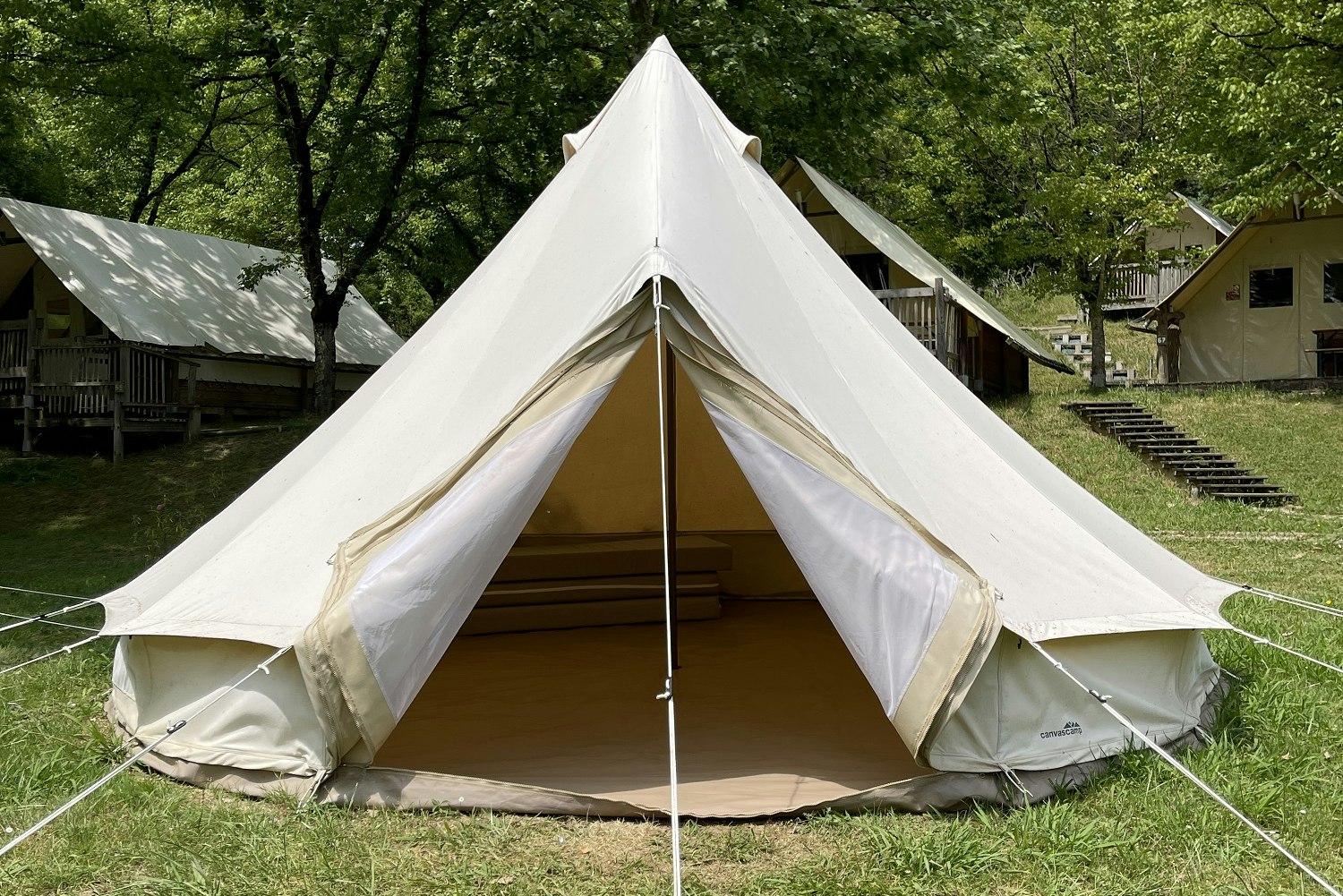 Camping Saint-Louis  Sites et Paysages Camping Saint-Louis - Tipi-Zelt auf dem Campingplatz