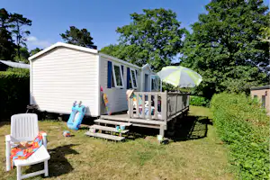 Sites et Paysages le Panoramic - Mobilheim mit Terrasse auf dem Campingplatz