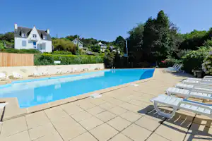 Sites et Paysages le Panoramic - Pool im Freien mit Liegestühlen
