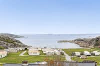 Siviks Camping  -  Mobilheime und Stellplatz vom Campingplatz mit Blick auf das Meer