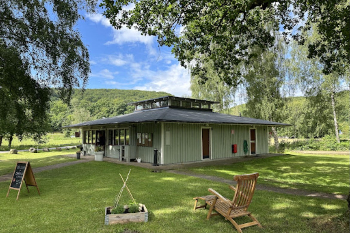 Skäralids Camping - Blick auf das Servicegebäude auf dem Campingplatz
