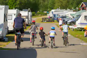 Skellefteå SweCamp - Fahrradfahren als Freizeitaktivität auf dem Campingplatz