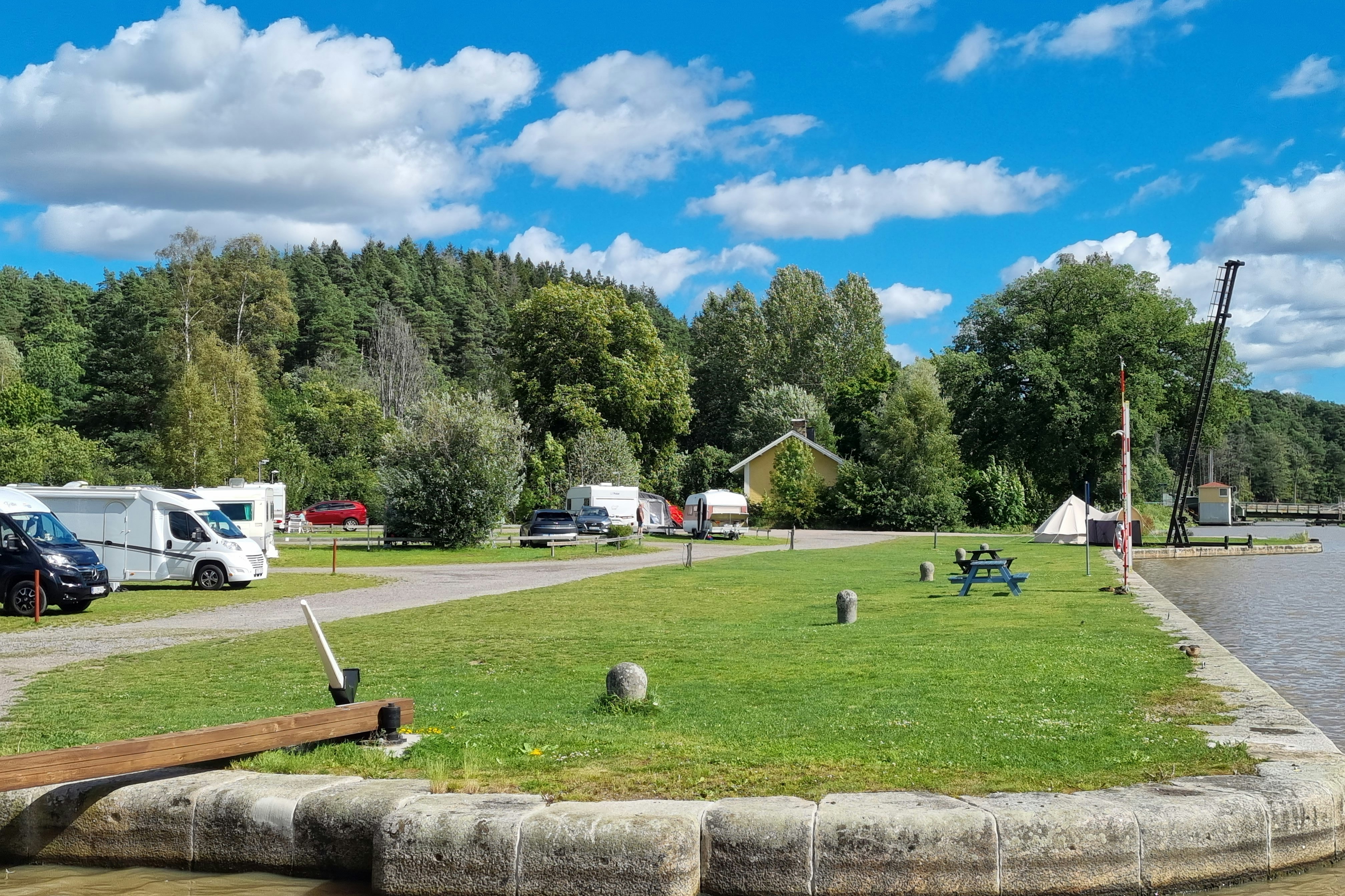 Skeppsdockans Camping & Vandrarhem - Zeltwiese und Standplätze auf dem Campingplatz