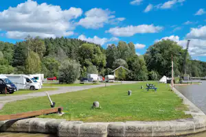 Skeppsdockans Camping & Vandrarhem - Zeltwiese und Standplätze auf dem Campingplatz